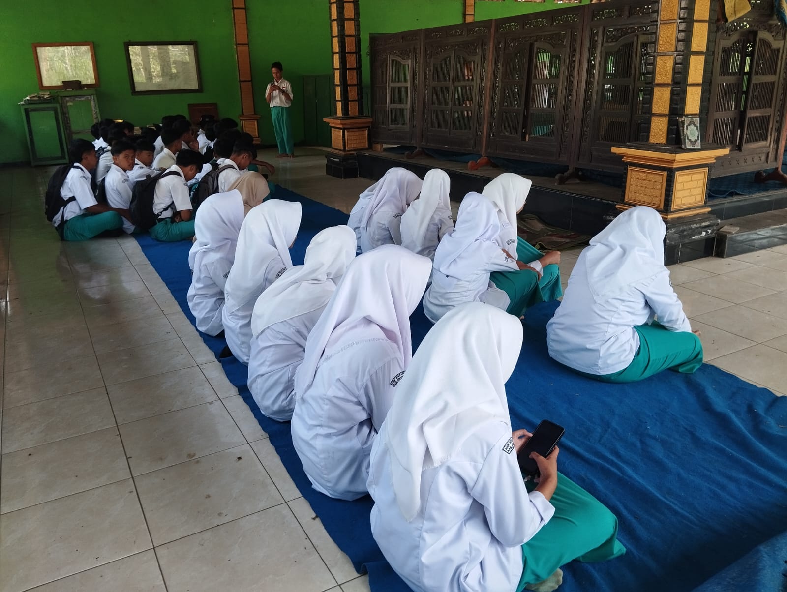 SMK Wikrama Gelar Ziarah Kubur dan Tahlil Bersama di Makam Dipoyudo sebagai Wujud Penghormatan dan Doa Bersama